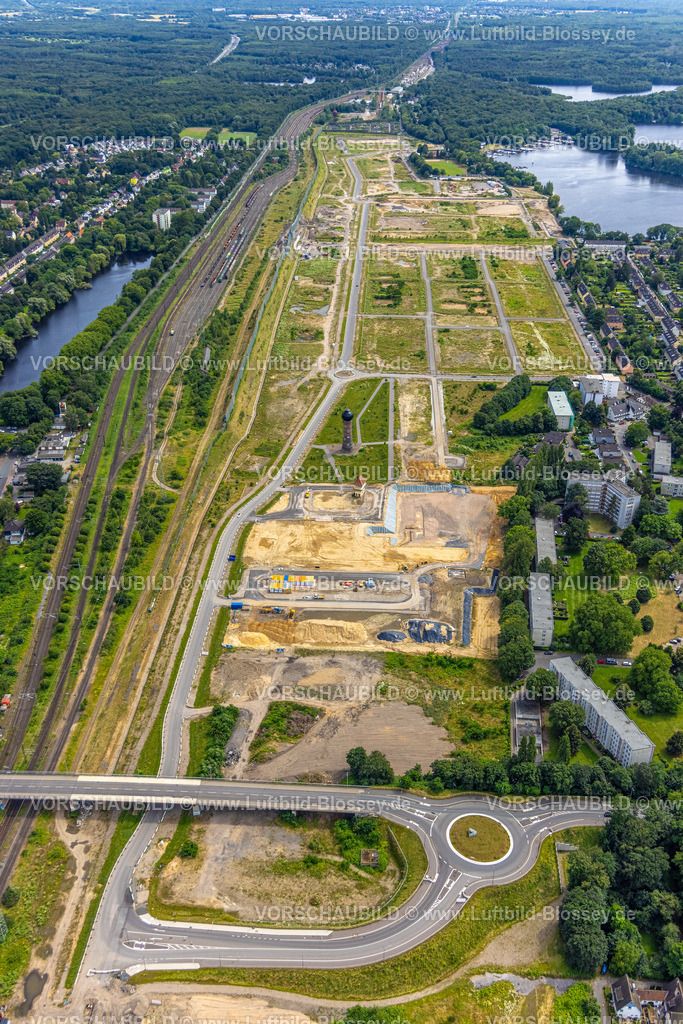 Duisburg240703658-Sued | Luftbild, Duisburg-Süd, geplantes Duisburger Wohnquartier am ehemaligen Rangierbahnhof Wedau, Kreisverkehr und Wedauer Brücke, Wasserturm und altes Wärterhaus am Jim-Knopf-Platz, Wedau, Duisburg, Ruhrgebiet, Nordrhein-Westfalen, Deutschland