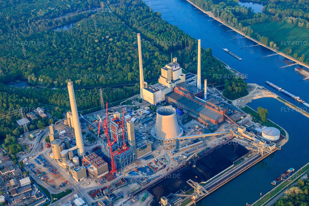 Luftbild: Baustelle zur Erweiterung des Rheinhafen-Dampfkraftwerk Karlsruhe der EnBW Energie Baden-Württemberg AG im Ortsteil Daxlanden in Karlsruhe im Bundesland Baden-Württemberg in Deutschland. Foto: IMG_40242.jpg vom 22.04.2011 durch Werner Riehm/FLY-FOTO.deWWW.ENBW.COM