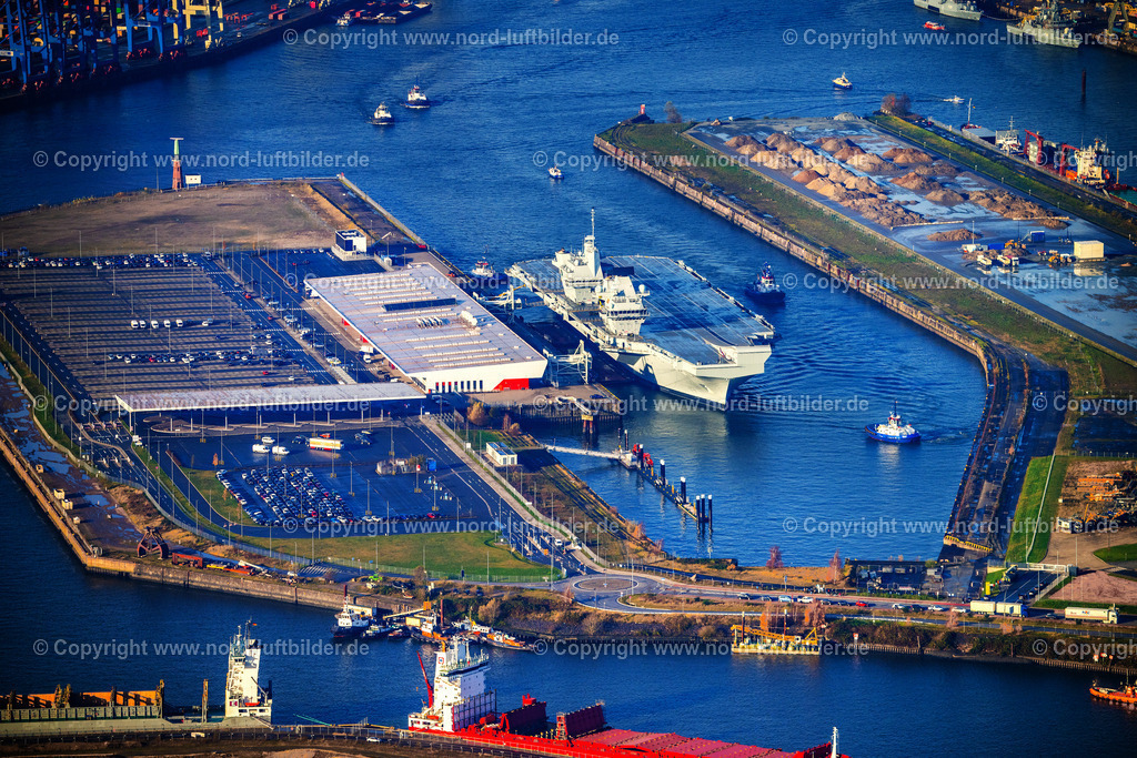 Hamburg_Flugzeugträger_Queen_Elizabeth_ELS_2100231124 | HAMBURG 23.11.2024 Graufarbenes Flugzeugträger und Kriegs- Schiff der britischen Marine Royal Navy HMS "Queen Elizabeth" im Ortsteil Steinwerder in Hamburg, Deutschland. Weiterführende Informationen bei: Hamburger Hafen und Logistik Aktiengesellschaft. // Grey aircraft carrier and warship of the British Navy Royal Navy HMS "Queen Elizabeth" in the Steinwerder district of Hamburg, Germany. Further information at: Hamburger Hafen und Logistik Aktiengesellschaft. Foto: Martin Elsen