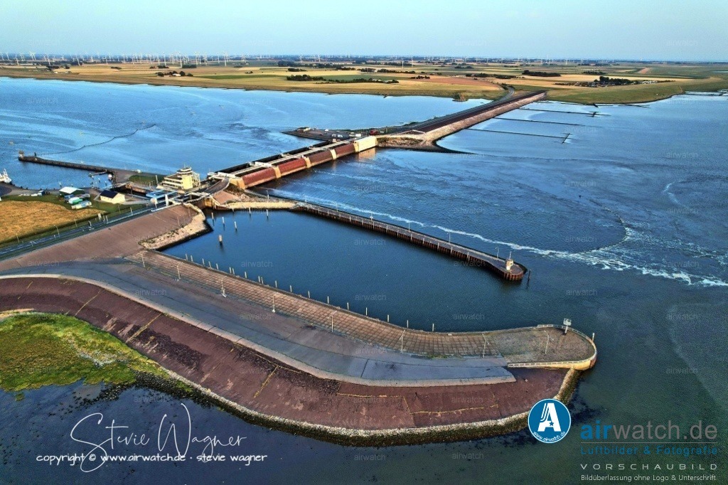 Eider-Sperrwerk - Nordfriesland  | Entdecken Sie atemberaubende Luftbilder und Fotografien auf airwatch.de - Tauchen Sie ein in eine Welt voller faszinierender Aufnahmen aus der Vogelperspektive.