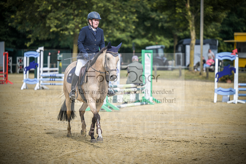 DOS_1860 | Entdecke hochwertige Reitturnierfotos von Foto Oger. Professionell, emotional und authentisch – jetzt Lieblingsmomente im Shop bestellen.Deutschlandweite Turnierfotografie. - Realisiert mit Pictrs.com