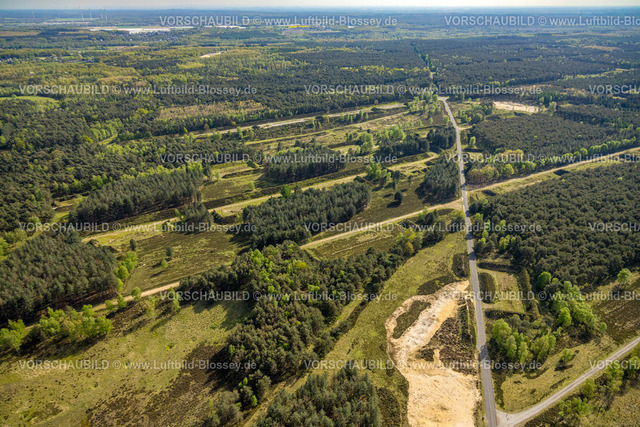 Brueggen240403169BrachterWald | Luftbild, Naturschutzgebiet NSG Brachter Wald an der deutsch-niederländischen Grenze, ehemaliges Munitionsdepot und Sperrgebiet der britsichen Rheinarmee, jetzt im Besitz der Nordrhein-Westfalen-Stiftung Naturschutz, Heimat- und Kulturpflege, Waldgebiet mit Fernsicht, Alst, Brüggen, Niederrhein, Nordrhein-Westfalen, Deutschland