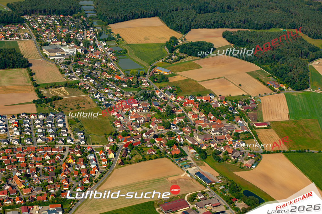 Das Luftbild zeigt :  Oberreichenbach - Die Luftaufnahme wurde 2024 vom UL-Flugzeug aus erstellt ( keine Drohne ) - Hochauflösende Luftaufnahme - Für grossformatige Ausdrucke geeignet. Die Geschenkidee !Mit Lizenz und Bildrechte bestellbar