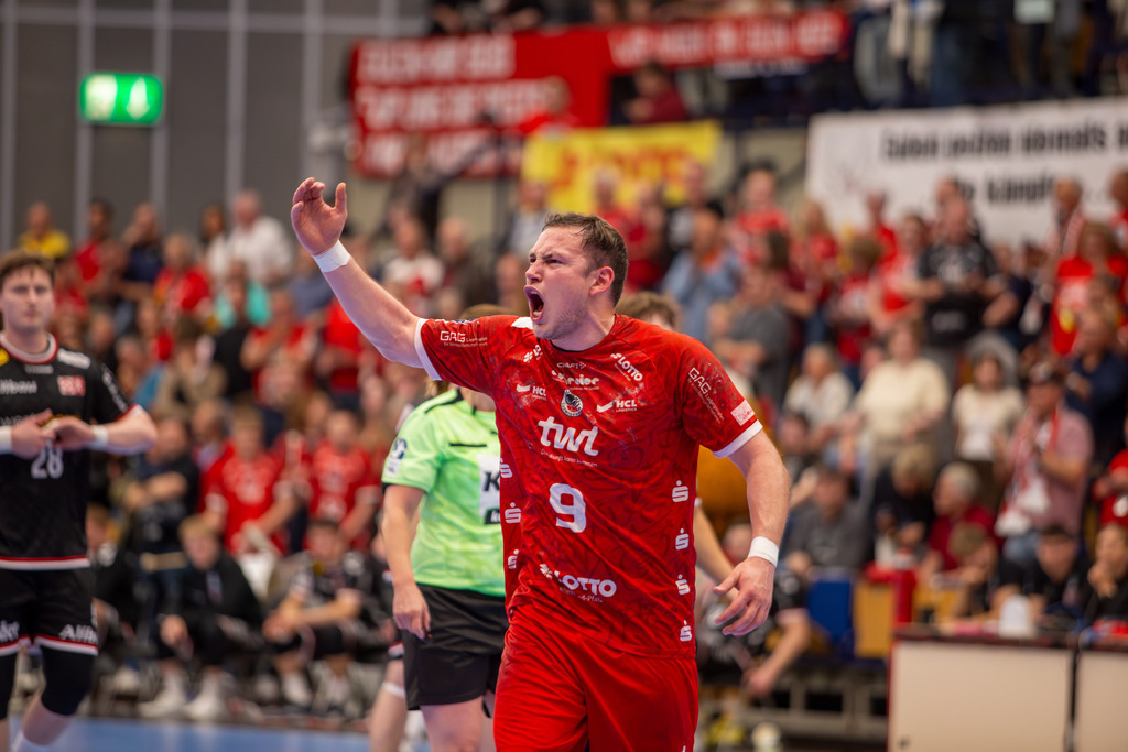 2. HBL (Handball-Bundesliga), 32. Spieltag: Eulen Ludwigshafen gegen TuSEM Essen***Marc-Robin Eisel (9, Ludwigshafen) puscht die Zuschauer | 2. HBL (Handball-Bundesliga), 32. Spieltag: Eulen Ludwigshafen gegen TuSEM Essen***Marc-Robin Eisel (9, Ludwigshafen) puscht die Zuschauer - Realisiert mit Pictrs.com