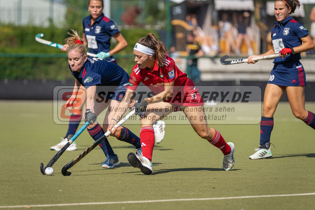 HK_20230910_103993 | 1.Bundesliga Damen Düsseldorfer HC - Rot-Weiss köln  am 10.9.2023 DHC, Düsseldorf , Annika Sprink ( Düsseldorfer HC #3 ) , Emma Boermanns ( Rot-Weiss Köln #33 )