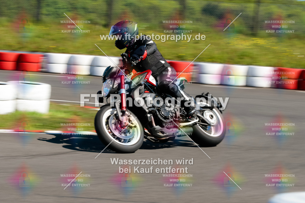 Moto-TeamOBK-21775 | Hier findet Ihr Bilder von Touristenfahrten auf der Nürburgring Nordschleife oder von anderen Veranstaltungen die ich besucht habe. Viel Spass beim Durch Schauen 