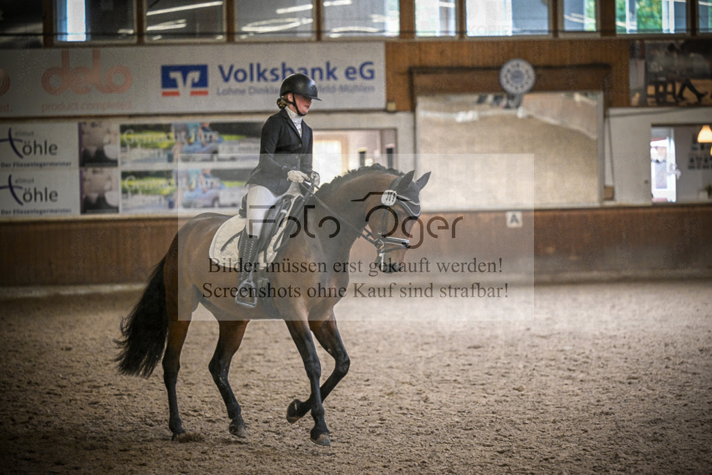 DOS_1224 | Entdecke hochwertige Reitturnierfotos von Foto Oger. Professionell, emotional und authentisch – jetzt Lieblingsmomente im Shop bestellen.Deutschlandweite Turnierfotografie. - Realisiert mit Pictrs.com