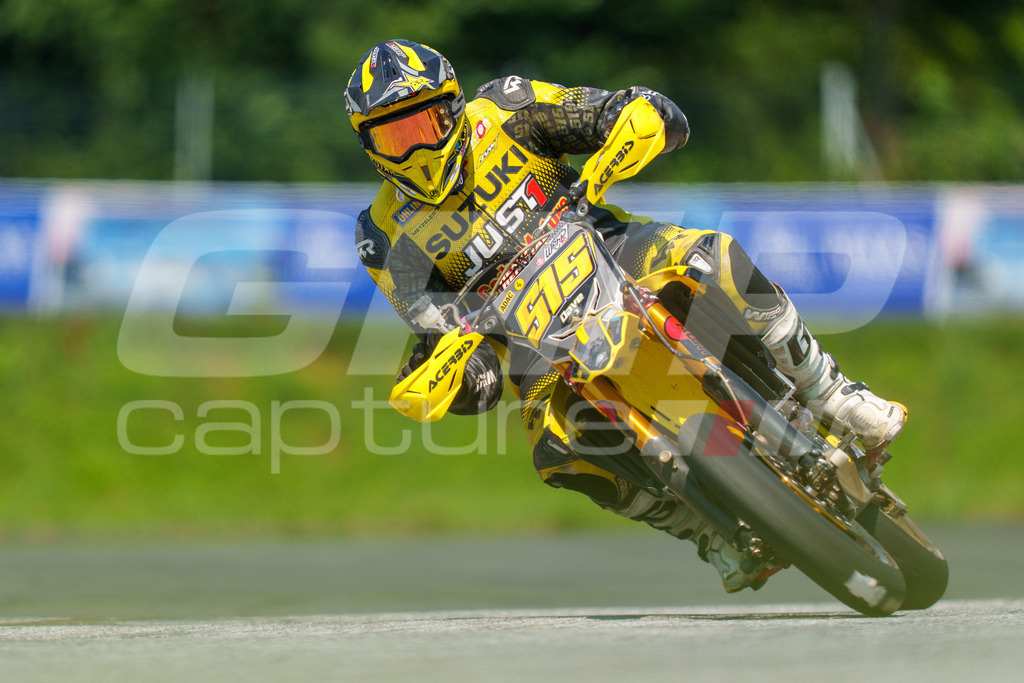 G-Cup + Supermoto Staatsmeisterschaft + Hungarian Supermoto Championship | GRIPcapture steht für authentische Sportfotografie in Österreich – für Momente, die mehr sind als Geschwindigkeit oder Ergebnis. Es geht um Emotion, Spannung, Fokus und den Augenblick, der oft nur einen Wimpernschlag dauert.Ob Motorsport, Teamsport oder 