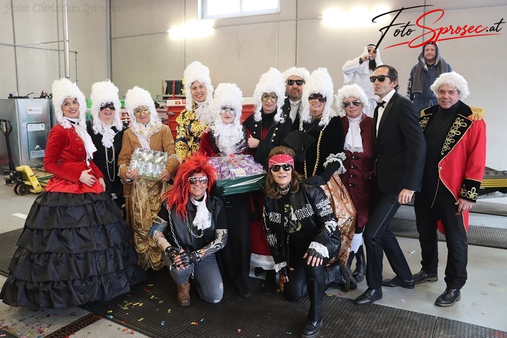 fasching2026-mariazell (2) | Mit meiner Kamera halte ich besondere Augenblicke, faszinierende Landschaften und interessante Details fest. Dabei entstehen ganz unterschiedliche Aufnahmen – von stimmungsvollen Landschaftsfotografien und beeindruckenden Drohnenaufnahmen über Pressefotos - Realisiert mit Pictrs.com