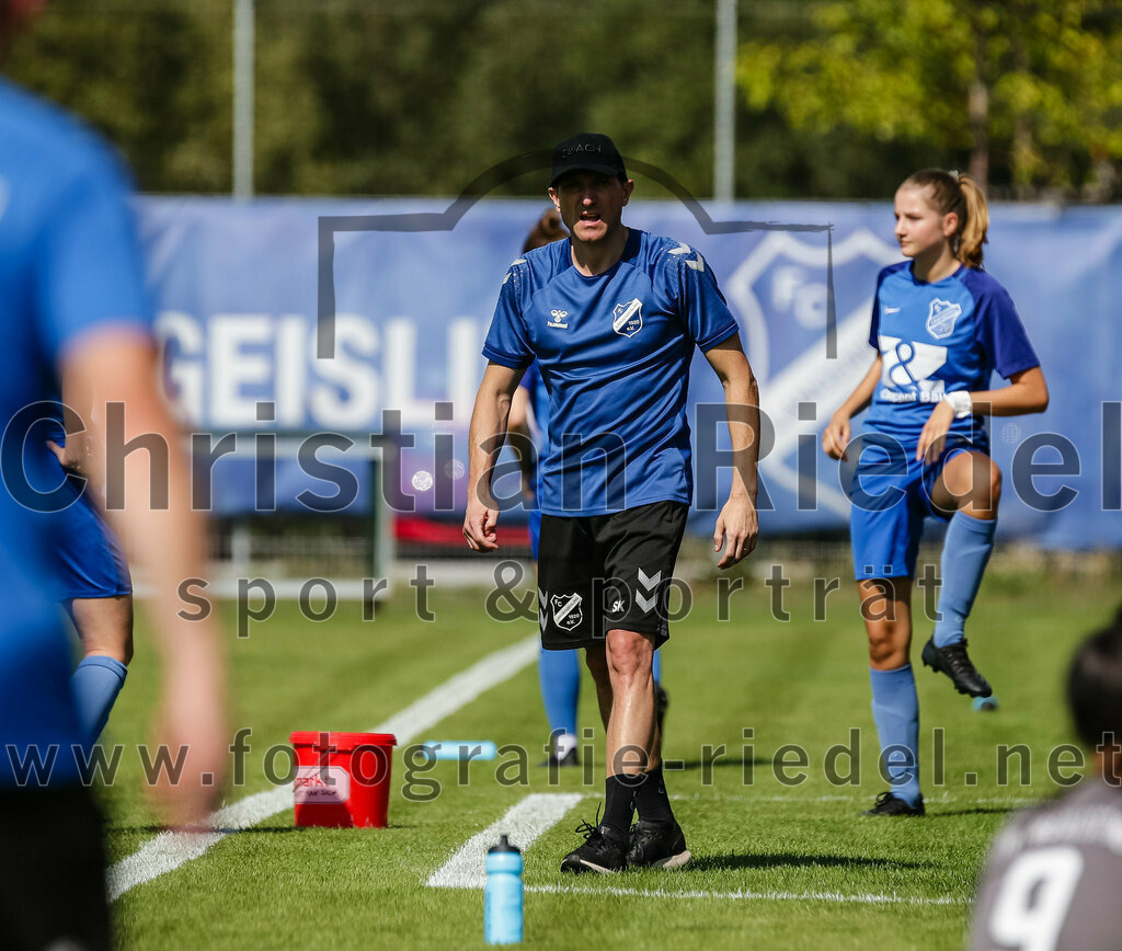 2023-09-09_040_FC_Langengeisling_gegen_TV_1864_Altoetting | Erding, Deutschland, 09.09.2023:
Fußball, Bezirksoberliga 2023 / 2024, 2. Spieltag, FC Langengeisling gegen TV 1864 Altötting, Endergebnis: 2:3

Trainer Stefan Karamatic (FC Langengeisling)

Foto: Christian Riedel / fotografie-riedel.net