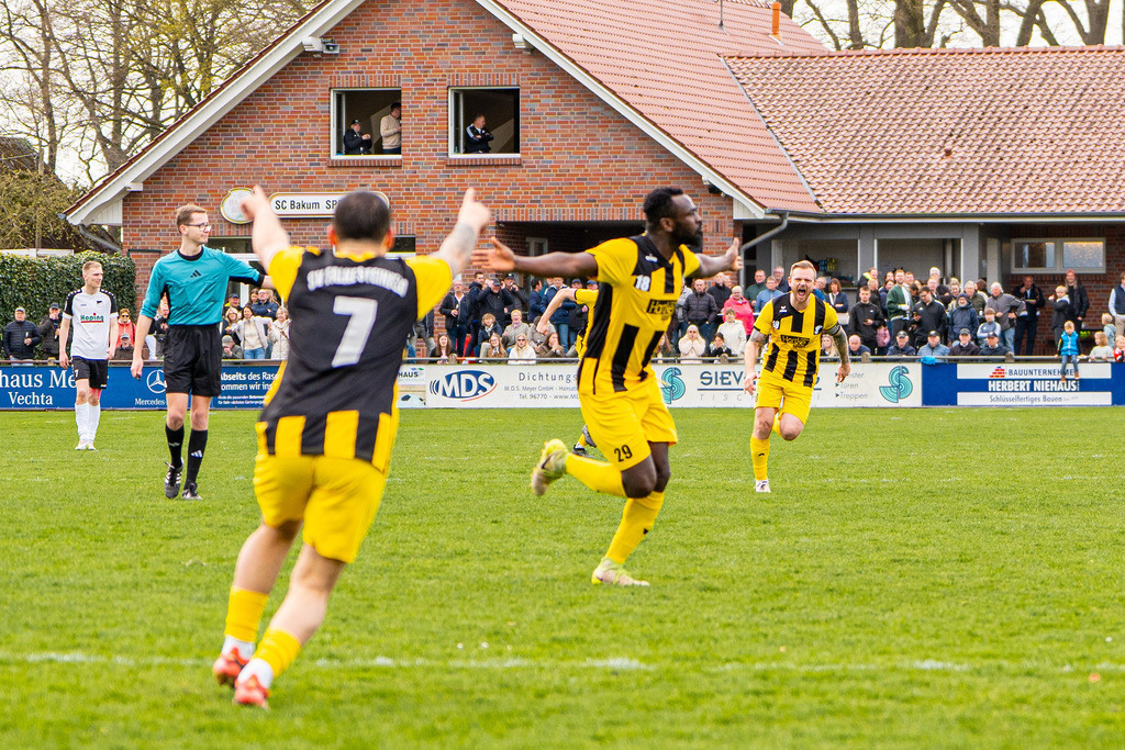 Fußball I Herren I Saison 2025-2026 I Kreisliga VEC I 22. Spieltag I SC SW Bakum - SV Falke Steinfeld I 24023 | jns.sportfotos - Realisiert mit Pictrs.com