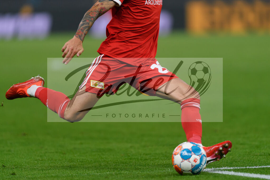FCUKUO20210826_156 | Fussball, Herren: . Ball am Fuss beim Spiel der UEFA Conference League zwischen 1. FC Union Berlin und Kuopion PS im Olympiastadion am 26.08.2021 in Berlin, Deutschland. - Realisiert mit Pictrs.com
