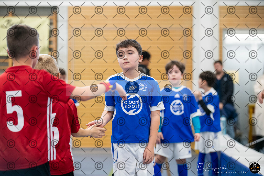 20241124_FCR-Hallenturnier-F2_2_018 | Sport und Naturfotografie von Roberto Esposito zeigt echte Momente Bewegung und die Schönheit der Natur. Ausdrucksstarke Bilder schaffen Emotionen.