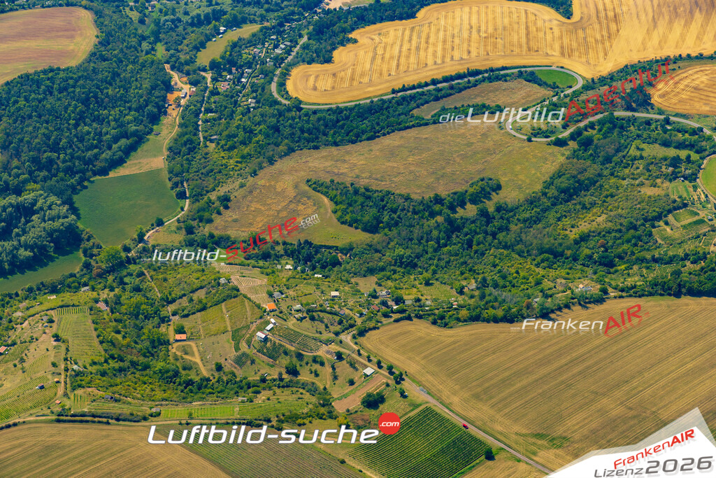 Klassische Luftaufnahme ohne Drohne zeigt:Höhnstedt bei Salzatal - Die Luftbildaufnahme wurde 2025 vom UL-Flugzeug heraus erstellt ( keine Drohnenaufnahme ) - Hochauflösende Luftaufnahme -Nicht vergleichbar mit Google Maps oder Satelittenbilder- Die Geschenkidee !Mit Lizenz und Bildrechte bestellbar