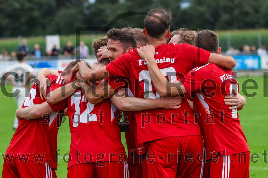 2023-08-04_006_SV_Walpertskirchen_gegen_FC_Finsing | Walpertskirchen, Deutschland, 04.08.2023:
Fußball, Kreisliga 2023 / 2024, 2. Spieltag, SV Walpertskirchen gegen FC Finsing, Endergebnis: 3:3

Jubel nach dem 1:2 durch Fabian Kövener (FC Finsing, #12)

Foto: Christian Riedel / fotografie-riedel.net