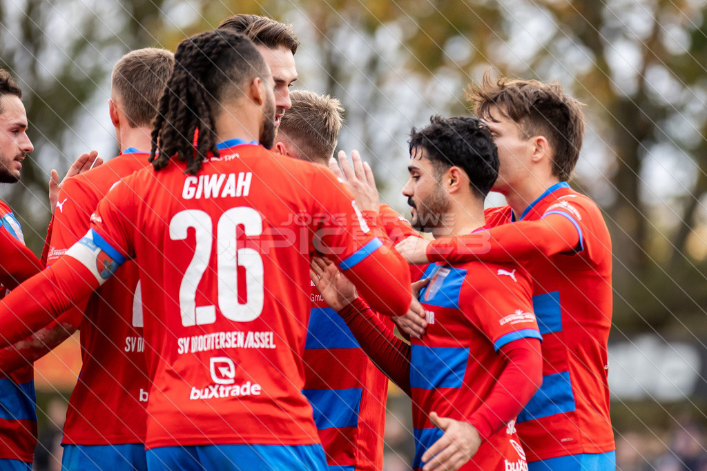20251031_Picselweb-Fotografie_1R3_2033 | Liam Giwah (26, SV Drochtersen/Assel), Allah Aid Hamid (29, SV Drochtersen/Assel), Jorik Wulff (11, SV Drochtersen/Assel) - Realisiert mit Pictrs.com