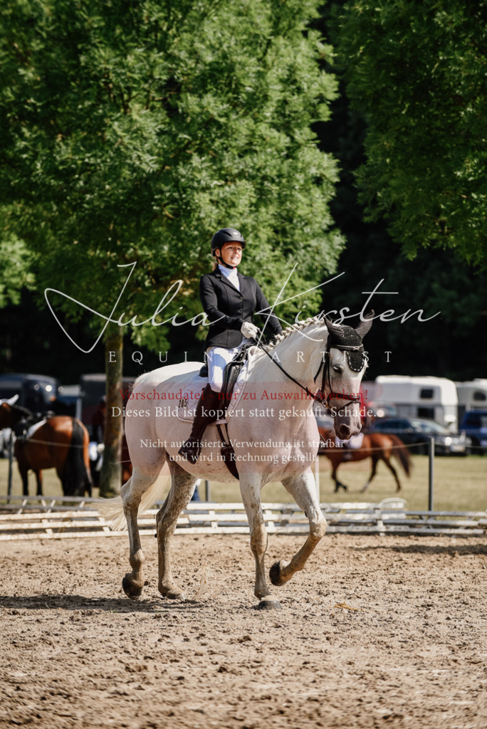DSC_0368 | Pferde- und Turnierfotografie in Westsachsen. Pferdeportraits, Auftragszeichnungen und intuitive Kunst.