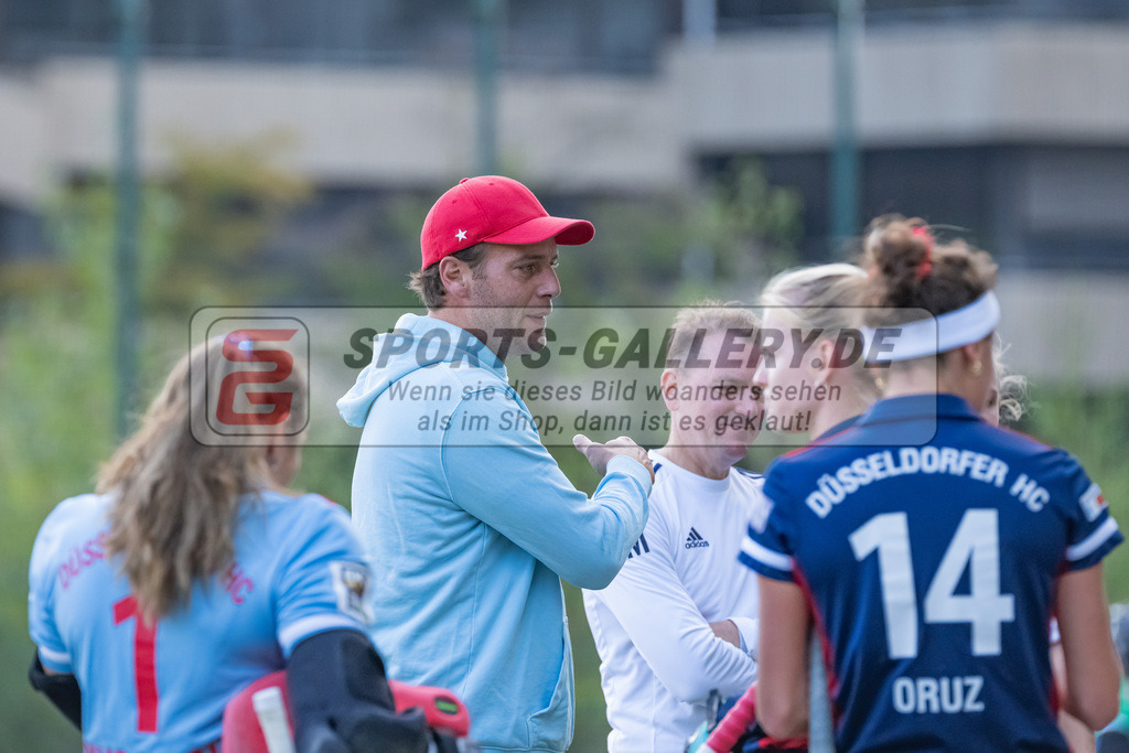 HK_20220925_100112 | 1. Bundesliga Damen Düsseldorfer HC - Berliner HC  am 25.9.2022 DHC Düsseldorf, Düsseldorf , Nico Sussenburger ( Trainer Düsseldorfer HC )