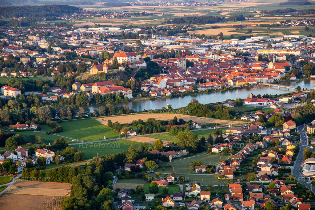 Aerial view: Old Town from the Northwest in Ptuj in the state Slovenia, Slovenia. – Photo: IMG_137424.jpg taken on 07/08/2023 by Werner Riehm/FLY-FOTO.com – Resolution of the original: 5472 x 3648 px