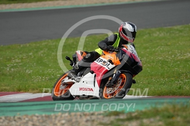 2024_06_21_PBK_22546 | Sportfotografie; SlowMotion; Video; Rennstrecke; Hafeneger; Speer; Racing; RSE; BMW; CBO; Trackday; Motorsportarena; Hockenheimring; Brno; Most; Barcelona; Valencia