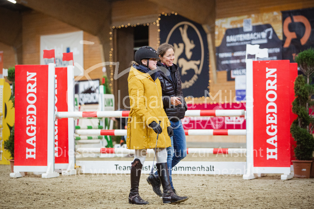 221127_Winterfestival_L-Spr_HPTTY-210 | Deine schönsten Turniermomente als professionelle Fotos! Entdecke hochwertige Pferdesport-Fotografie im Online-Shop. Jetzt Fotos finden & bestellen!