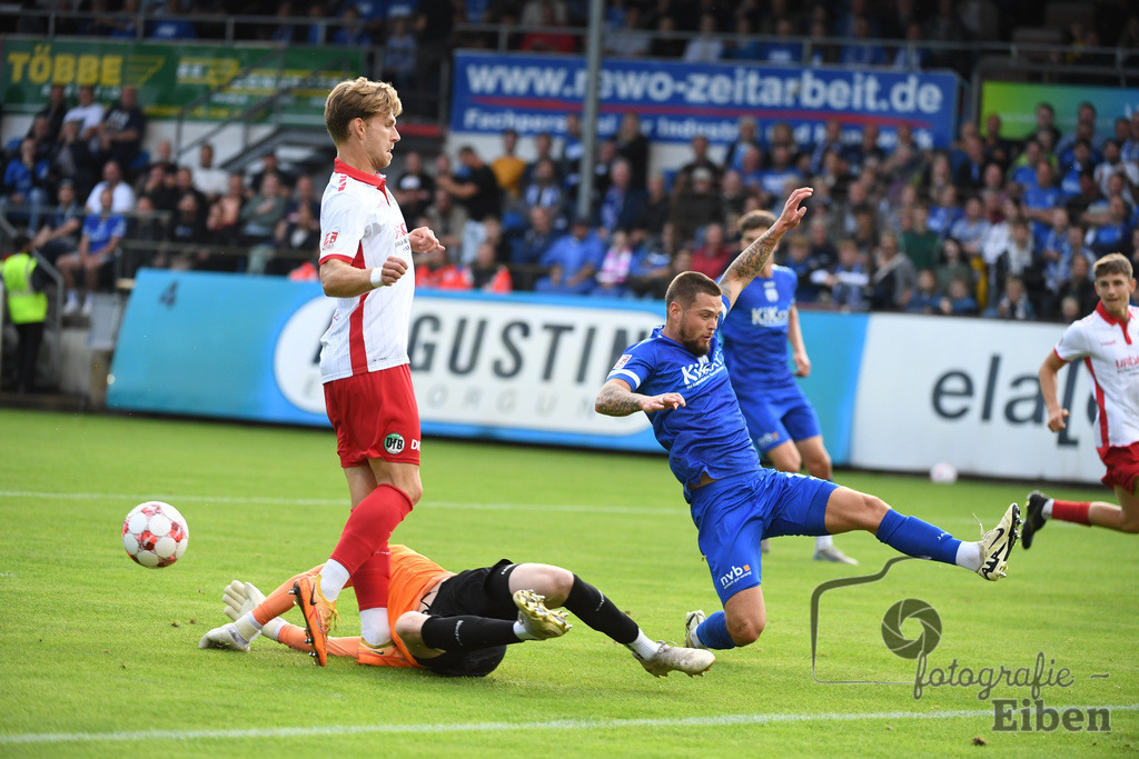 SV Meppen-VfB Lübeck | Herren Regionalliga Nord; SV Meppen (blau)-VfB Lübeck (weiß) am 01.08.2025 in Meppen (Hänsch-Arena), Photo: Philip Eiben 2025 - Realisiert mit Pictrs.com