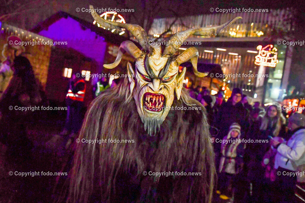 Perchten_ Christkindlmarkt Linz Volksgarten_ 14.12.2022-8 | 14.12.2022, Linz, AUT, Christkindlmarkt Volksgarten Linz, im Bild Perchtenlauf der Linzer Perchten 2022