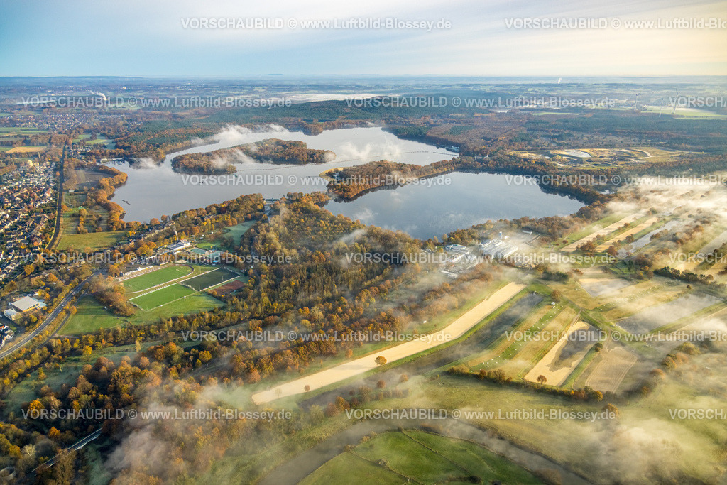 Haltern231104212 | Luftbild, Nebelschwaden über dem Stausee Haltern mit Fernsicht, umgeben von herbstlichen Laubbäumen, Haltern-Stadt, Haltern am See, Ruhrgebiet, Münsterland, Nordrhein-Westfalen, Deutschland