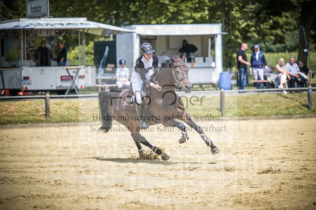 DOS_9866 | Entdecke hochwertige Reitturnierfotos von Foto Oger. Professionell, emotional und authentisch – jetzt Lieblingsmomente im Shop bestellen.Deutschlandweite Turnierfotografie. - Realisiert mit Pictrs.com