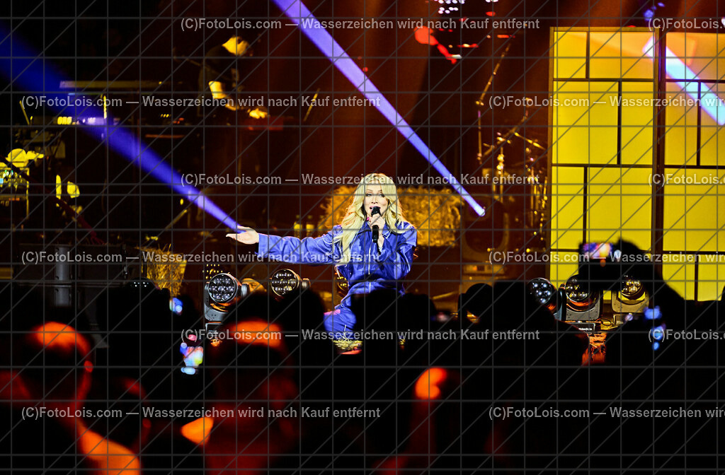 ALP4073_BergBauernTour-Konzert_Naschenweng Melissa | (C)FotoLois.com, Alois Spandl, BergBauernTour 2023 - Melissa Naschenweng, Tourstop in Wieselburg, Konzert im NV-Forum Wieselburg, Sa 8. April 2023.