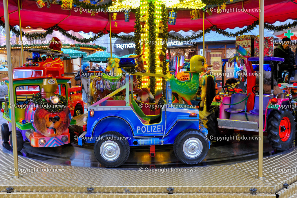Deutschland_ Bayern_ Wuerzburg_ 13.12.2024-2 | 12.06.2024, Deutschland, GER, Bayern, Wuerzburg im Bild Stadtansichten, Weihnachtlich, Beleuchtung, Ringelspiel, Karussell, kreisfreie Stadt in Bayern, Bezirk Unterfranken