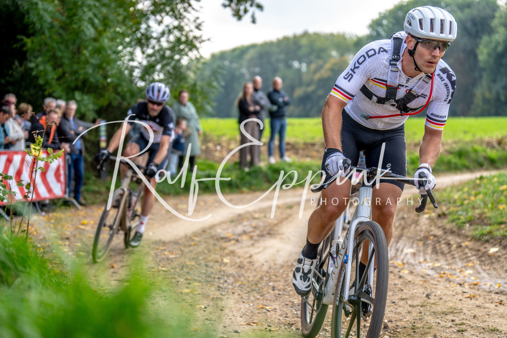 Ralf Eppink Photography 20251012_DSC03696 | Sportfotografie, Eventfotografie, Porträtfotografie, Radsport Fotograf, Triathlon Fotograf, Düsseldorf Fotograf, Köln Fotograf, Actionfotografie, Teamfotografie, Peoplefotografie, Business Portraits, Veranstaltungsfotografie, Reportagefotografie - Realisiert mit Pictrs.com