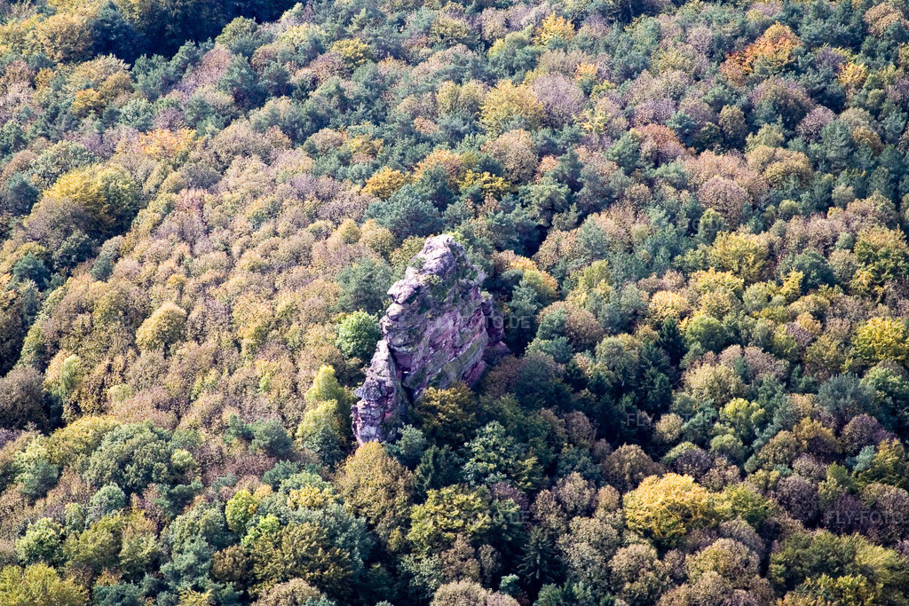 Luftbild: Großer Hahnstein in Waldrohrbach im Bundesland Rheinland-Pfalz in Deutschland. Foto: IMG_4396.jpg vom 22.10.2006 durch Werner Riehm/FLY-FOTO.de