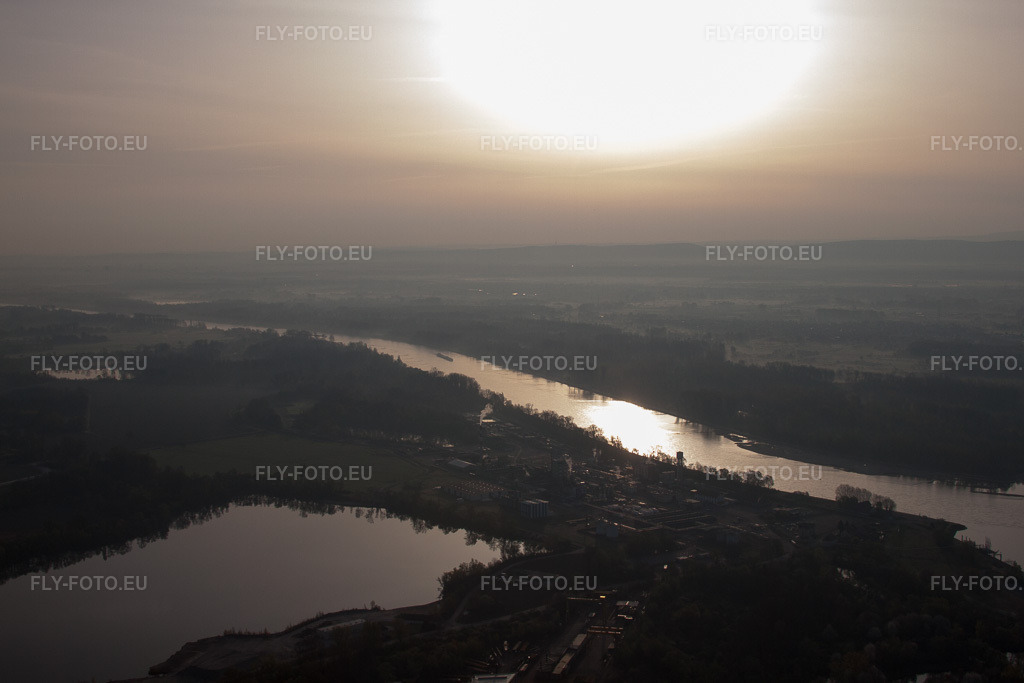Vue aérienne: Vue de la ville à Lauterbourg dans le département Bas Rhin, France. Photo: IMG_63604.jpg prise le 30/03/2014 par Werner Riehm/FLY-FOTO.euRésolution de l'original: 4752 x 3168 px