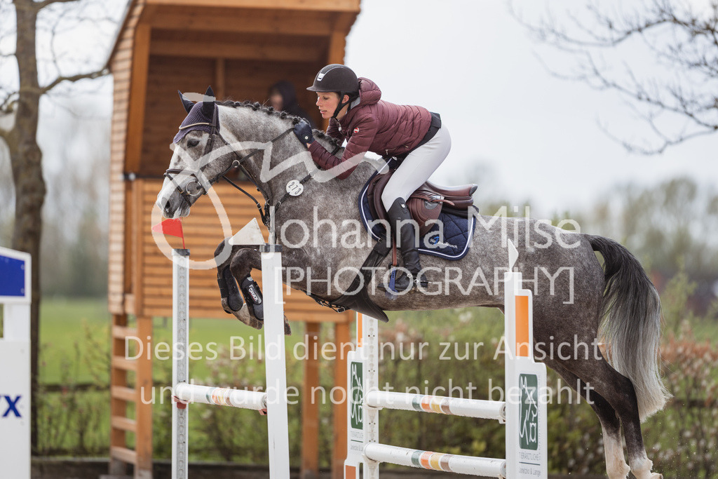 230425_Lemwerder_03SprPf-L-336 | Deine schönsten Turniermomente als professionelle Fotos! Entdecke hochwertige Pferdesport-Fotografie im Online-Shop. Jetzt Fotos finden & bestellen!