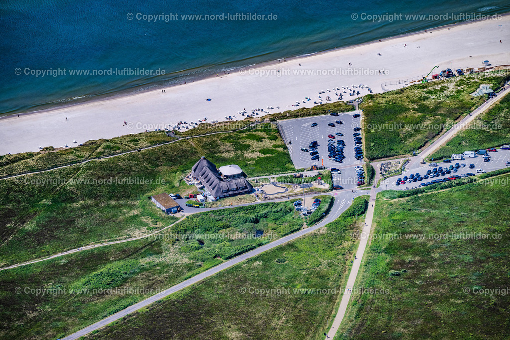 Sylt_Kampen_Strand_Sturmhaube_ELS_5184130625 | KAMPEN (SYLT) 13.08.2025 Gebäudekomplex der Hotelanlage " Haus Kliffende " in Kampen (Sylt) auf der Insel Sylt im Bundesland Schleswig-Holstein, Deutschland. // Complex of the hotel building " Haus Kliffende " in Kampen (Sylt) at the island Sylt in the state Schleswig-Holstein, Germany. Foto: Martin Elsen