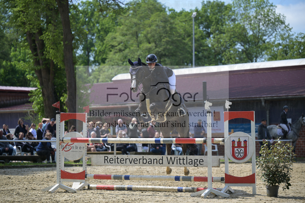 DOS_8797 | Entdecke hochwertige Reitturnierfotos von Foto Oger. Professionell, emotional und authentisch – jetzt Lieblingsmomente im Shop bestellen.Deutschlandweite Turnierfotografie. - Realisiert mit Pictrs.com