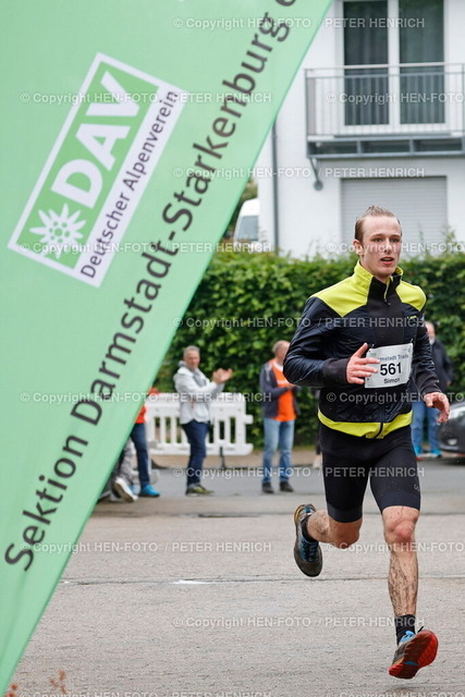 Darmstadt Trails | 01.06.2024 Leichtathletik Himmelsleiterlauf (6 km 270 Höhenmeter) und Frankensteinlauf (13,5 km 430 Höhenmeter) von Darmstadt-Eberstadt zur Burg Frankenstein mit Steigungen von über 25 Prozent hier SIMON KOLB (561 MJUNU23) (Foto: Peter Henrich) - Realisiert mit Pictrs.com