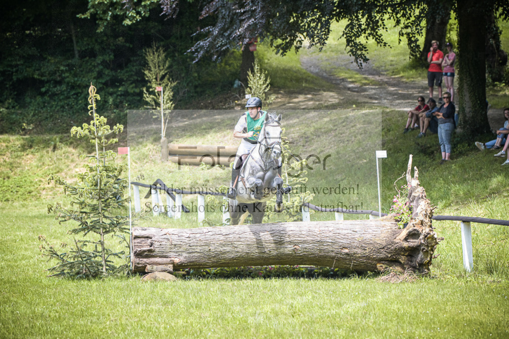 DOS_6485 | Entdecke hochwertige Reitturnierfotos von Foto Oger. Professionell, emotional und authentisch – jetzt Lieblingsmomente im Shop bestellen. - Realisiert mit Pictrs.com