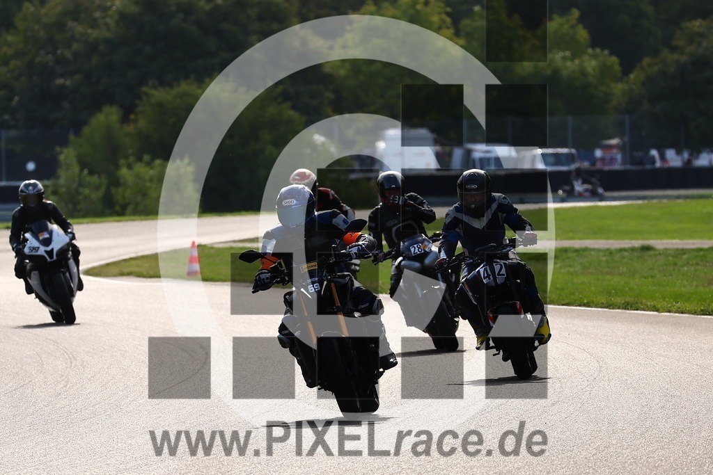 0042-20260902_01756 | Schöne Erinnerungen an spannende Momente - das festzuhalten ist unser Job. PIXELrace.de ist seit 2003 auf den Rennstrecken Europas unterwegs um die Action draußen beim Fahren und die wunderbare Stimmung imm Fahrerlager für euch einzufangen.