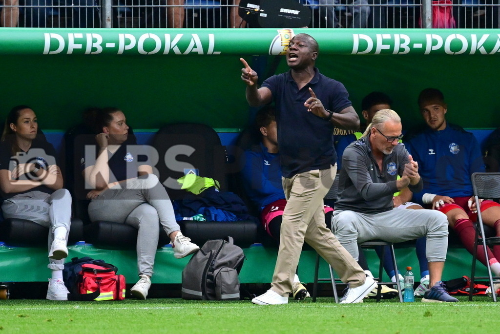 KBS Picture_PhoenixLuebeck-BorDortmund_046 | Adigo Dinalo Christiano Trainer (Phoenix Luebeck) ,Sportplatz :  Volksparkstadion, - Realisiert mit Pictrs.com