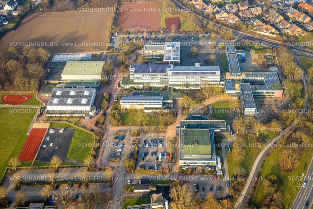 Kamp-Lintfort260101446 | Luftbild, Schulzentrum Kamper Dreieck, UNESCO-Schule Kamp-Lintfort und Georg-Forster-Gymnasium, Sporthalle und Skateranlage, Stadthalle Kamp-Lintfort Veranstaltungsstätte, Kamperbruch, Kamp-Lintfort, Ruhrgebiet, Nordrhein-Westfalen, Deutschland