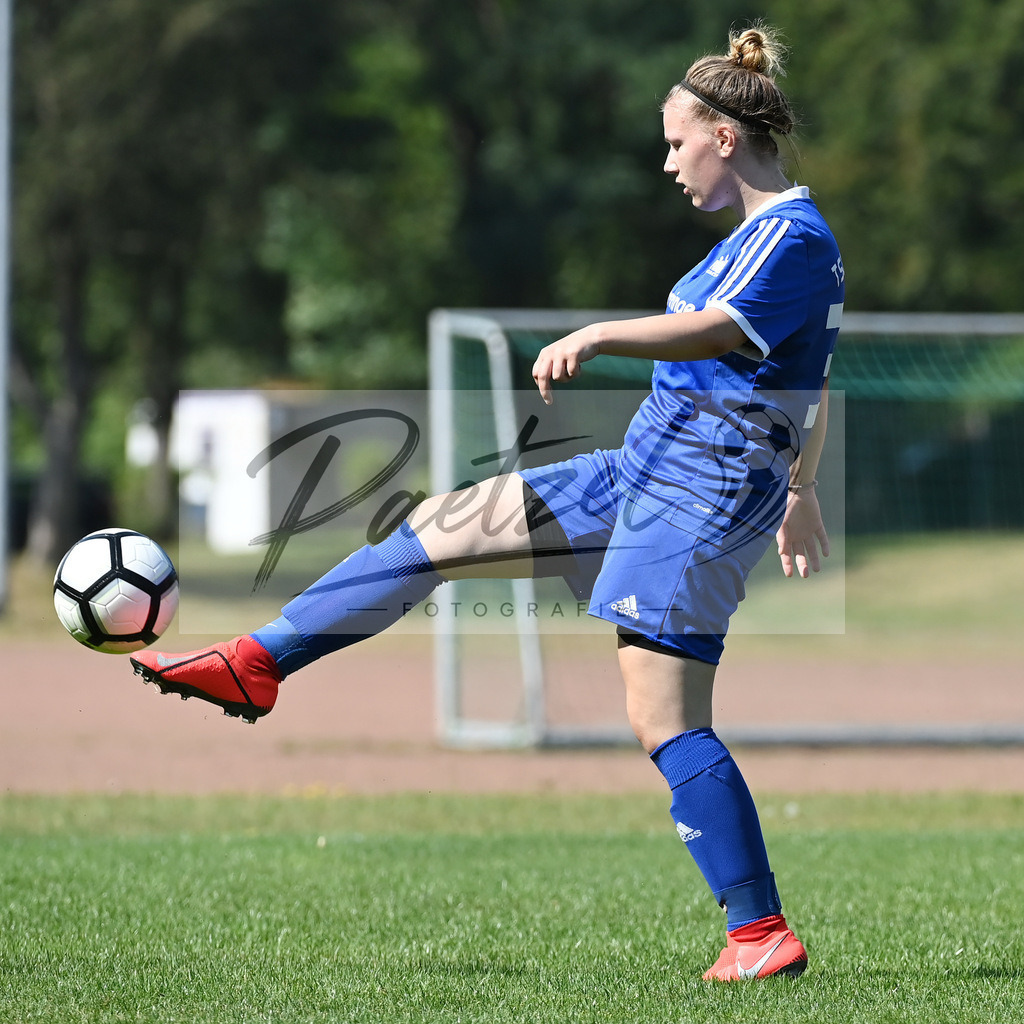 VFBGRE20200816_0036 | Fussball, Frauen:   bei dem Testspiel zwischen VfB Schinkel und TSG 07 Burg Gretesch IV auf der Sportanlage am Zuschlag am 16.08.2020 in Osnabrueck, Deutschland. - Realisiert mit Pictrs.com