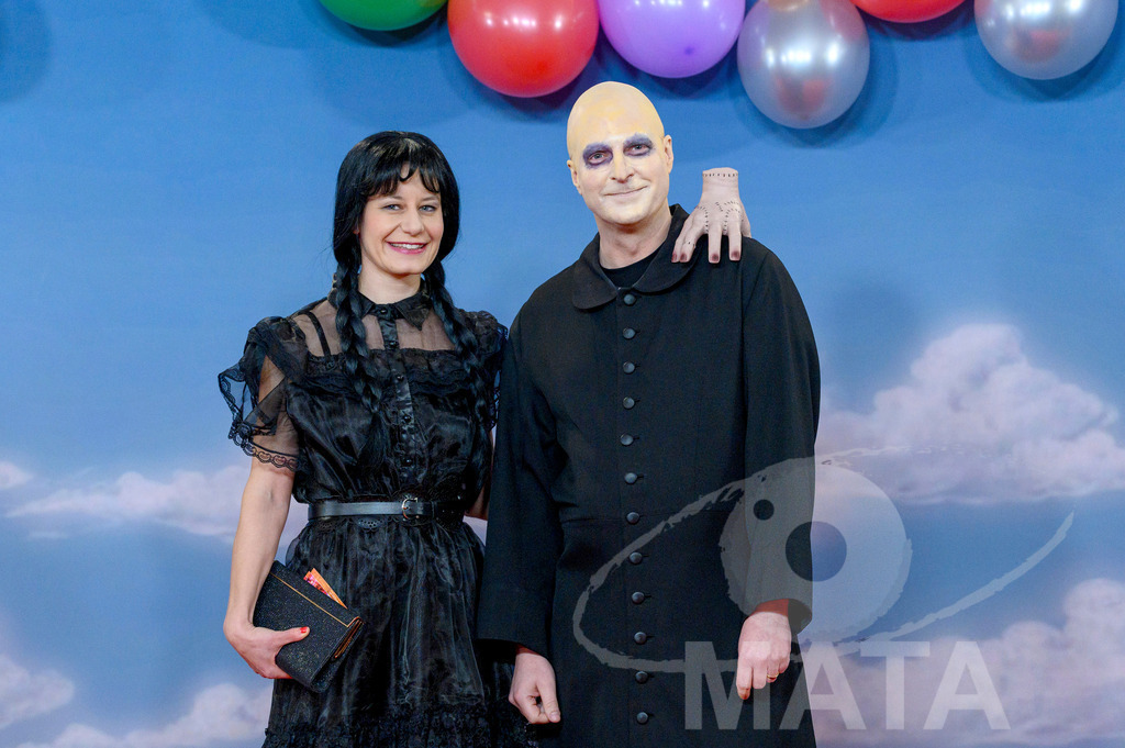 _DWA1244 | CSU-Generalsekretär Martin Huber und seine Gattin Katrin (links) bei der TV-Sendung Fastnacht in Franken 2024. Veitshöchheim, 02.02.2024 Bayern Deutschland - Realisiert mit Pictrs.com