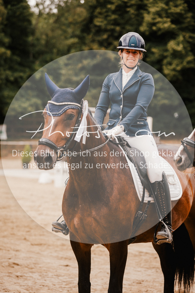 3I6A6404 | Stimmungsvolle Portraits und Reitsportfotografie im Ruhrgebiet und im Münsterland.

Pferdefotografie, Hundefotografie, Tierfotografie, Reportagen, Portraits von Tier und Mensch, Turnierfotografie in Bochum, Recklinghausen, Marl, Haltern am See, Dülmen.. - Realisiert mit Pictrs.com