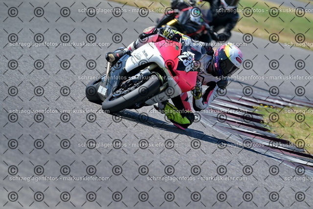 26bt04-1096 | markuskiefer.com - Realisiert mit Pictrs.com