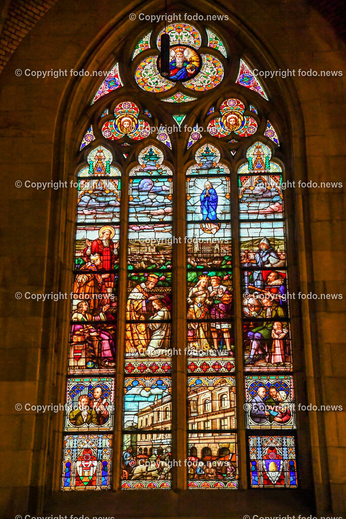 Domplatz Linz_ Mariendom_ Neuer Dom_ 07.02.2023-7 | 07.02.2023, Domplatz Linz, AUT, Mariendom, Neuer Dom, im Bild Fenster im Dom, Sparkassenfenster
