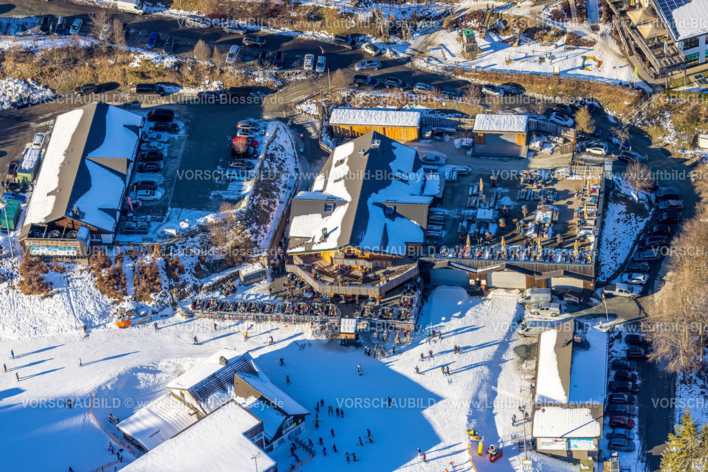 Winterberg230205828 | Luftbild, Winterliches Hüttenflair im Restaurant Bei Möppi, Erlebnisgastronomie bei Sonnenschein, Winterberg, Sauerland, Nordrhein-Westfalen, Deutschland