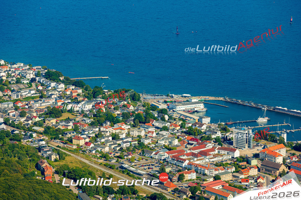 Luftbild der Stadt Sassnitz - Die Luftaufnahme wurde 2025 vom UL-Flugzeug heraus erstellt ( keine Drohne ) - Hochauflösende Luftaufnahme - für professionelle Ausdrucke geeignet. Die Geschenkidee !Hier alle&nbsp;Infos zur Lizenzierung der LuftaufnahmeWir fliegen auch dieses Jahr wieder in Ihre Region um Luftbilder zu erstellen.- Luftbild anfragen
