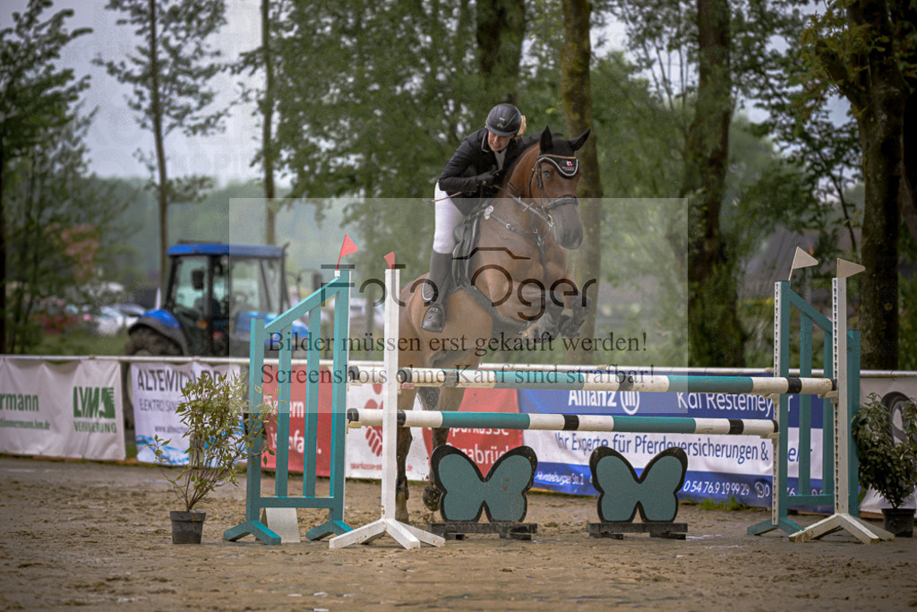 20240505-DOS_7400 | Entdecke hochwertige Reitturnierfotos von Foto Oger. Professionell, emotional und authentisch – jetzt Lieblingsmomente im Shop bestellen.Deutschlandweite Turnierfotografie. - Realisiert mit Pictrs.com